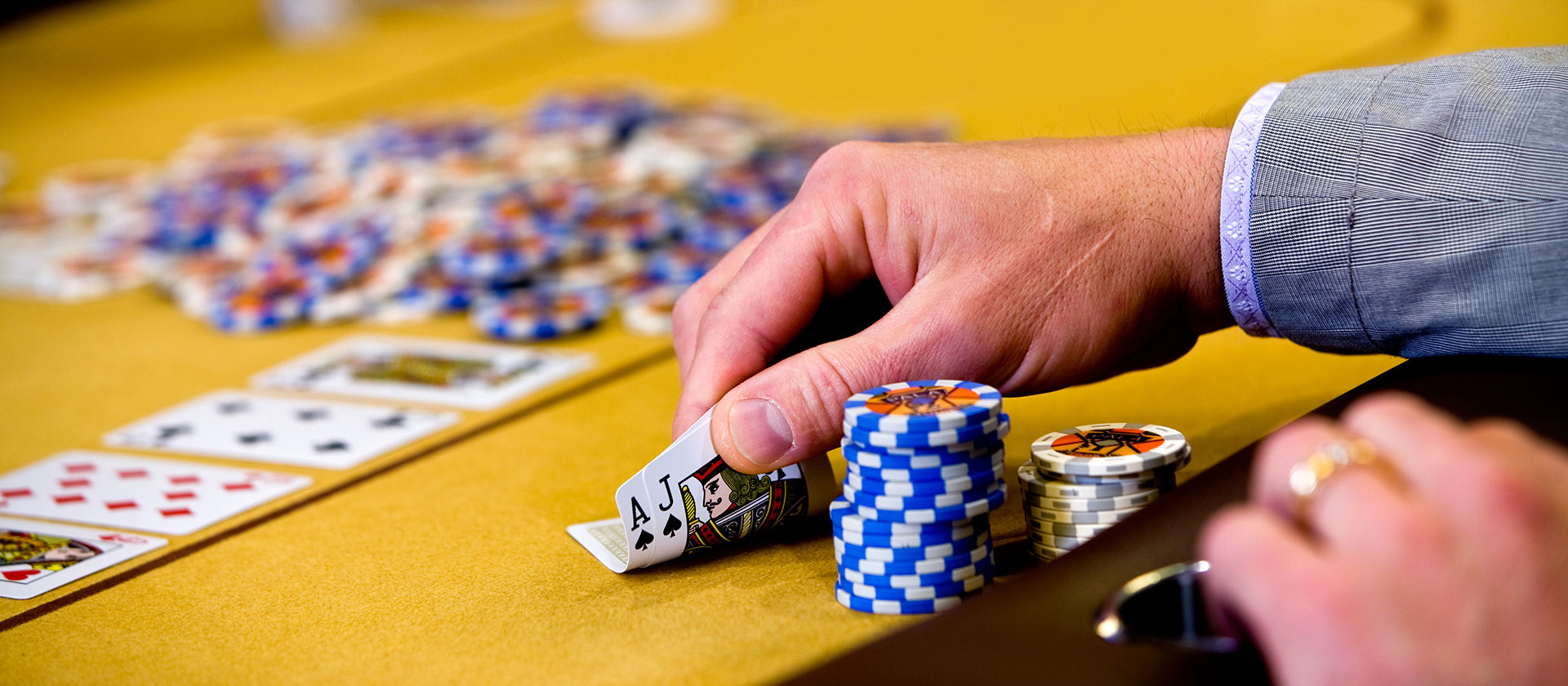 Important things to consider before enrolling with online gambling web sites